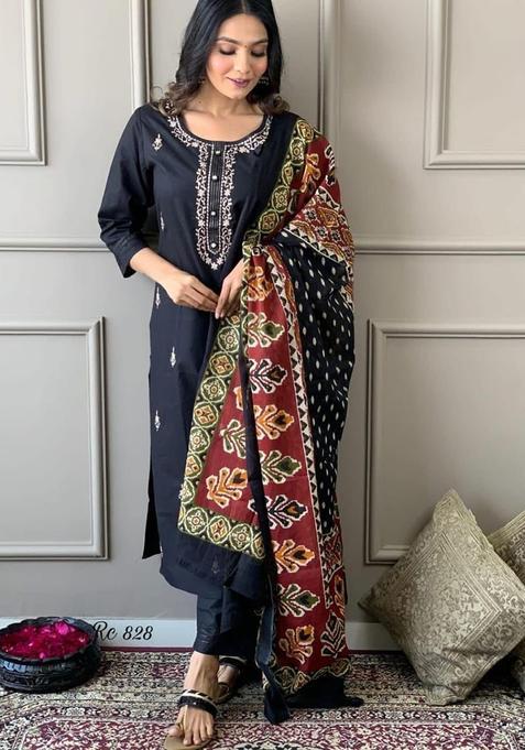 Blue Embroidery Cotton Kurta Sets