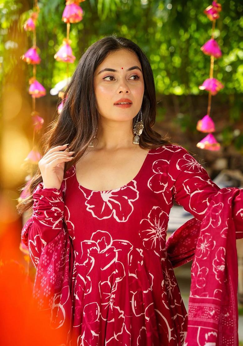 Red Floral Print Rayon Kurta Set - Indya