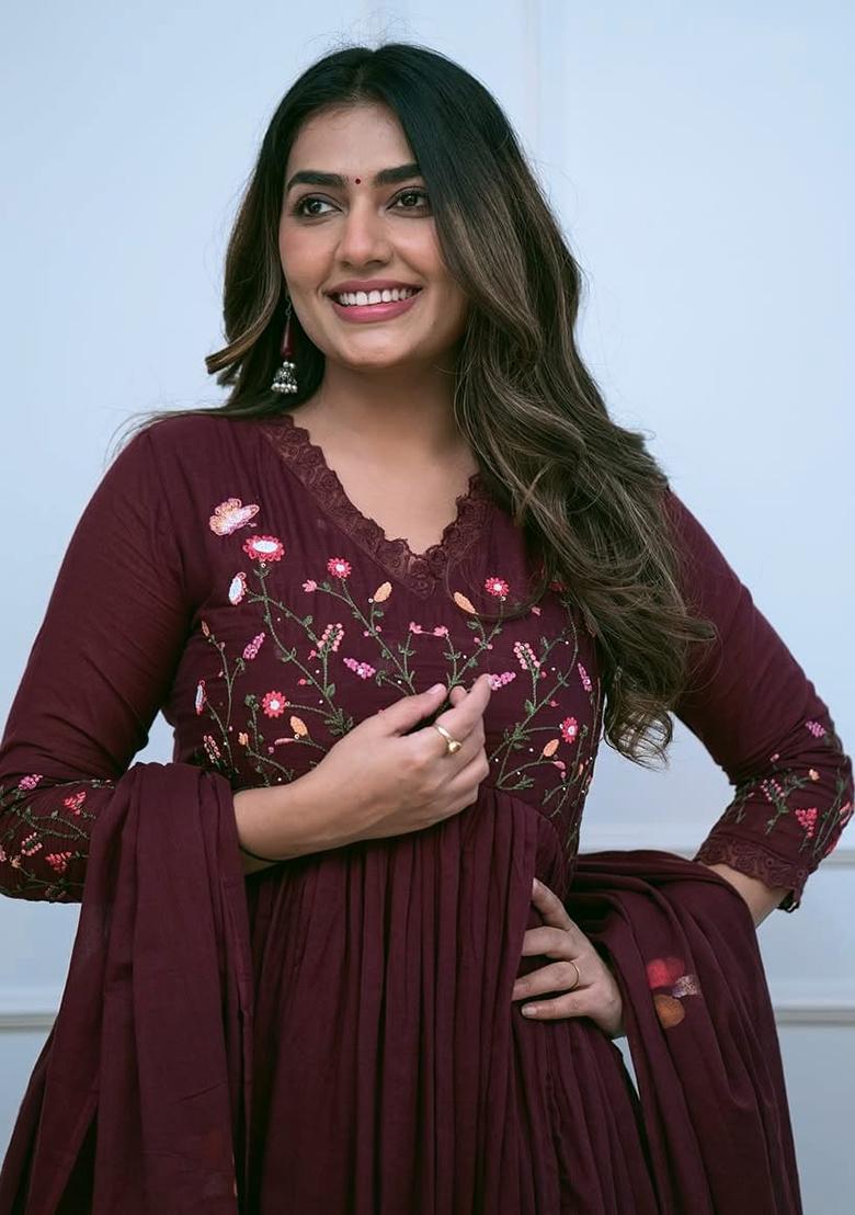 Maroon Embroidery Cotton Kurta Set - Indya
