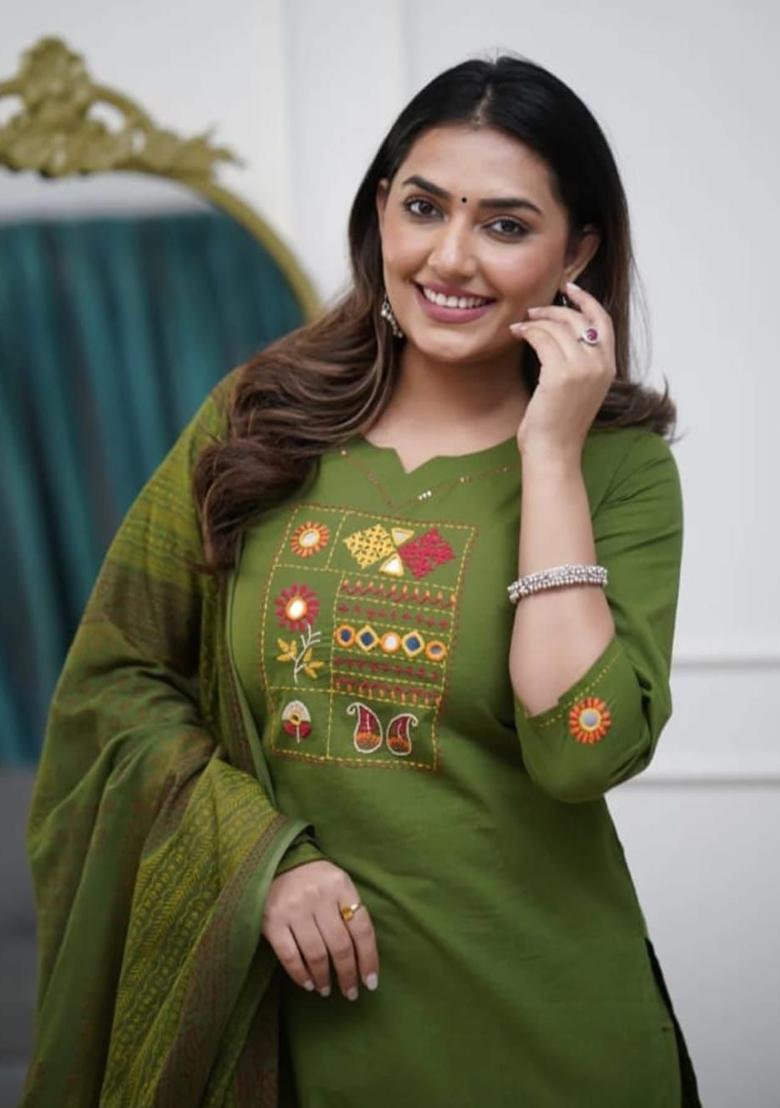 Green Embroidery Cotton Kurta Set - Indya