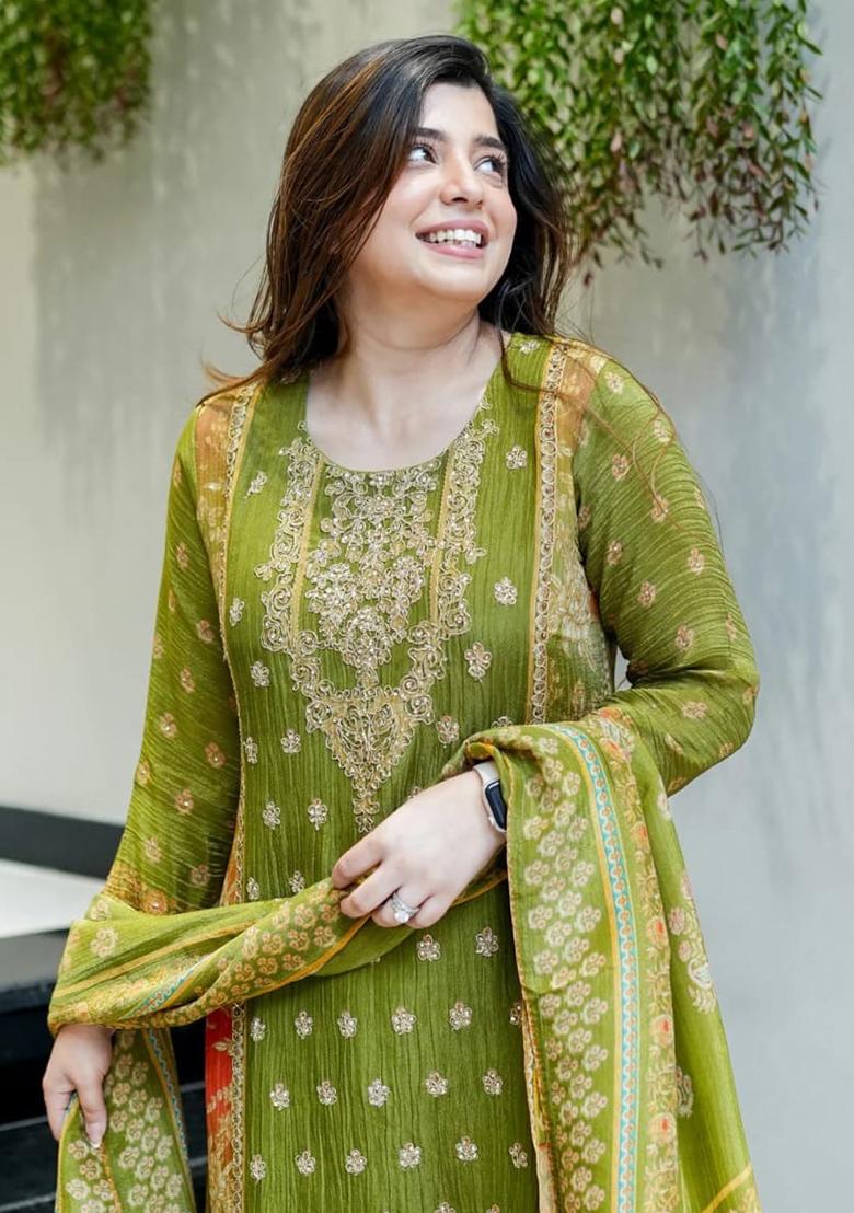 Green Embroidery Chinon Kurta Set - Indya
