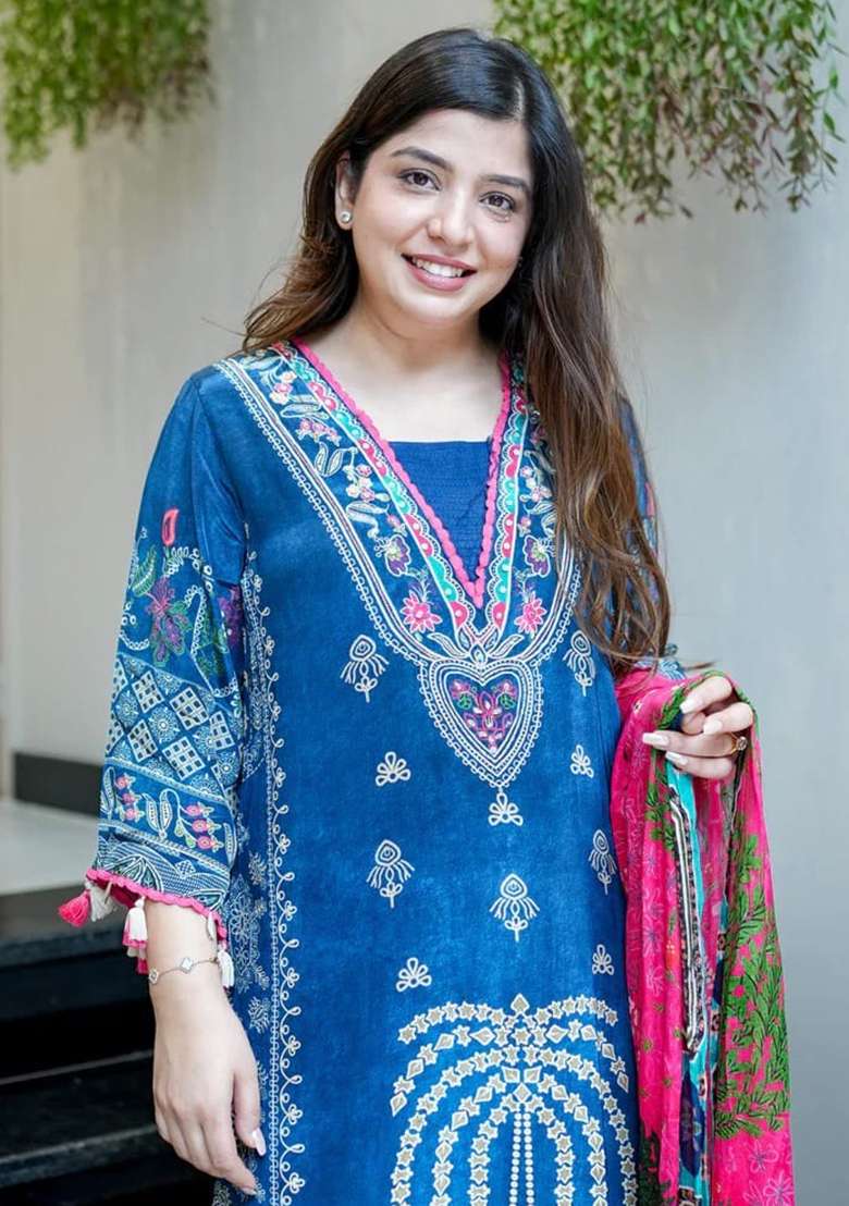 Blue Embroidery Muslin Kurta Set - Indya