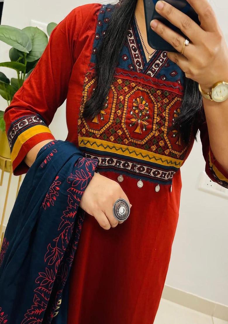 Red Embroidery Cotton Kurta Set - Indya