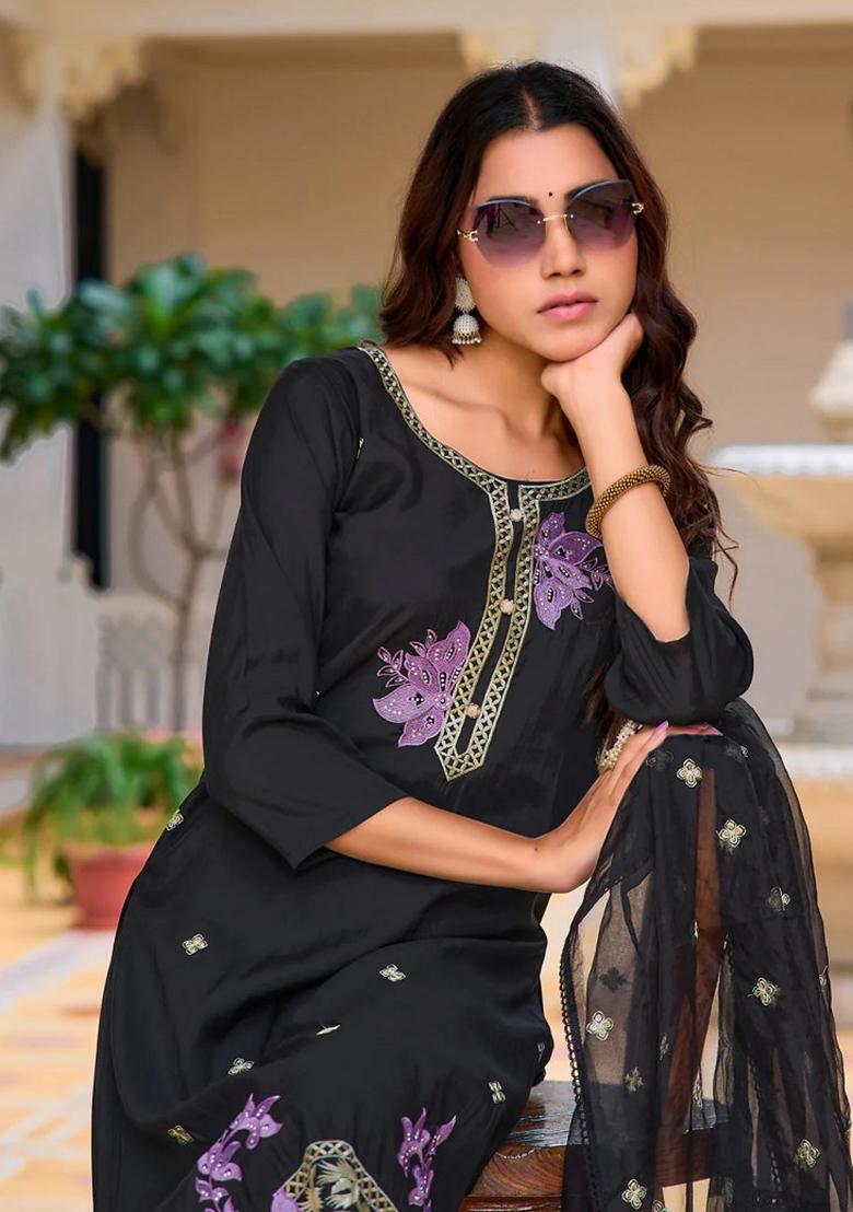 Black Embroidery Chanderi Kurta Set - Indya