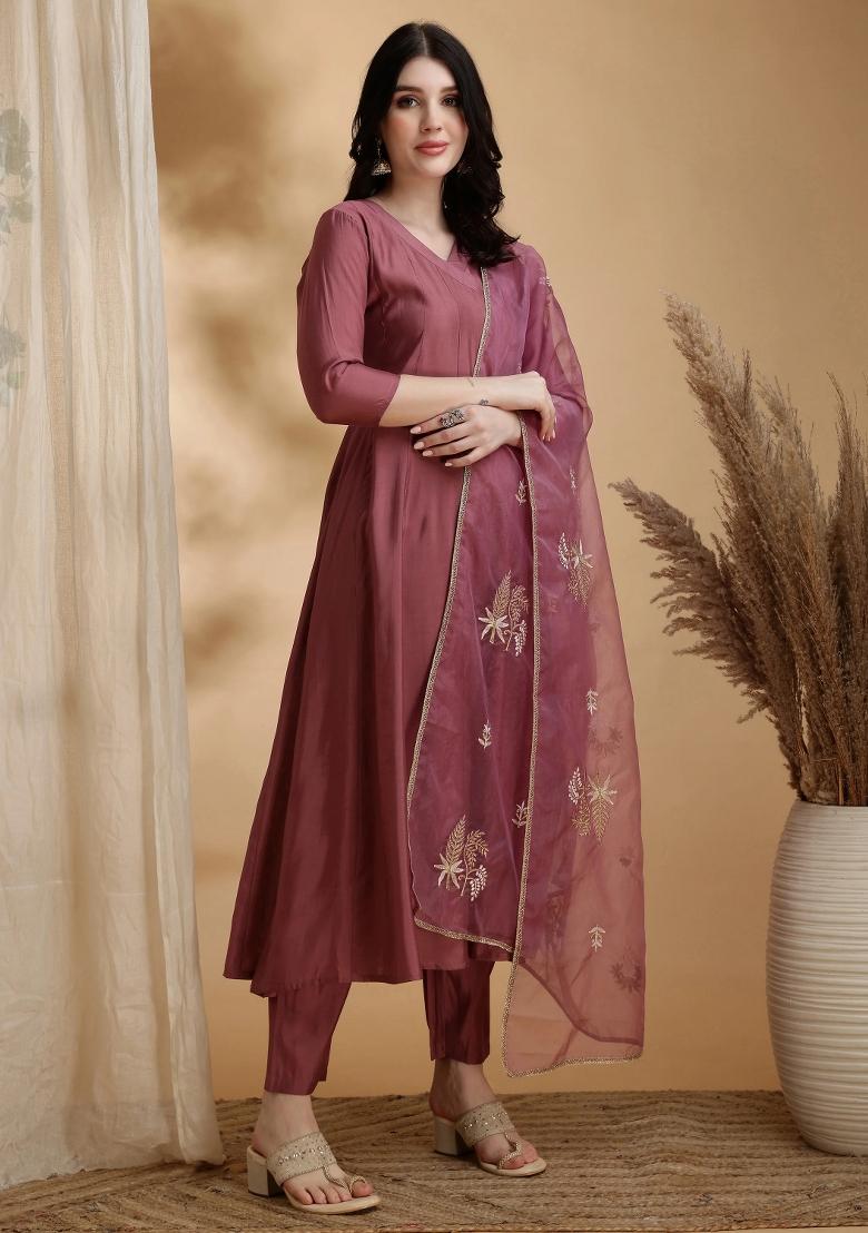 Mauve Embroidery Chanderi Kurta Set - Indya