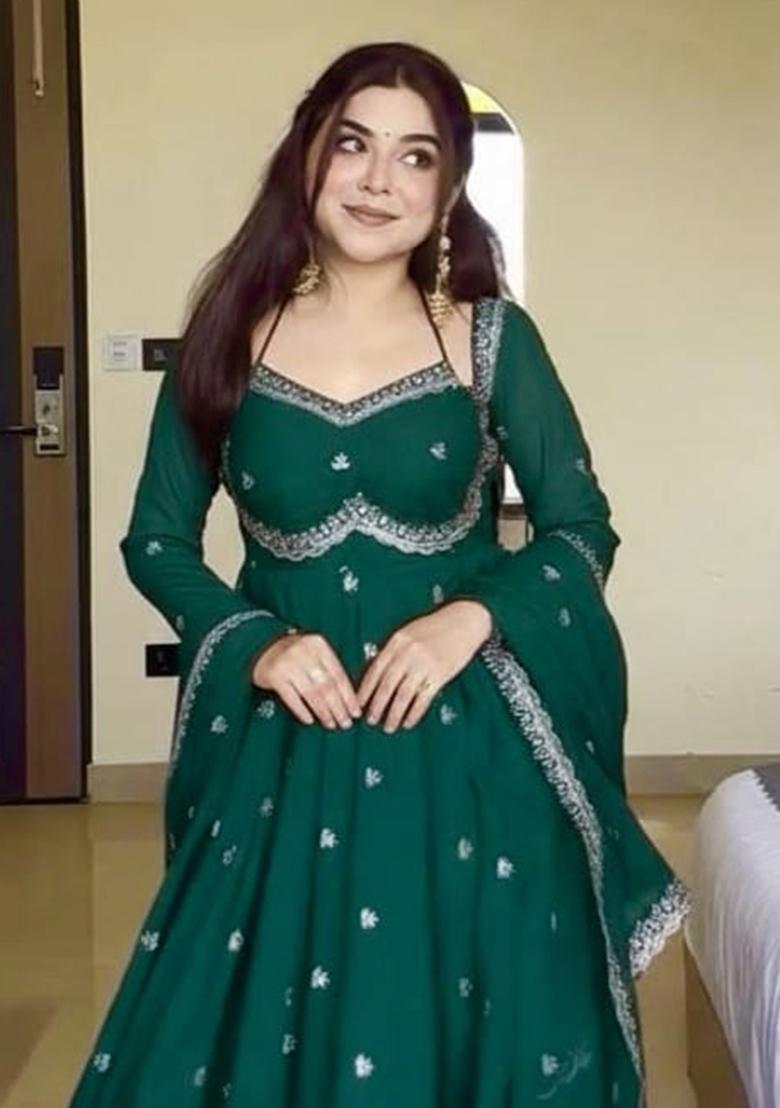 Green Embroidery Georgette Kurta Set - Indya