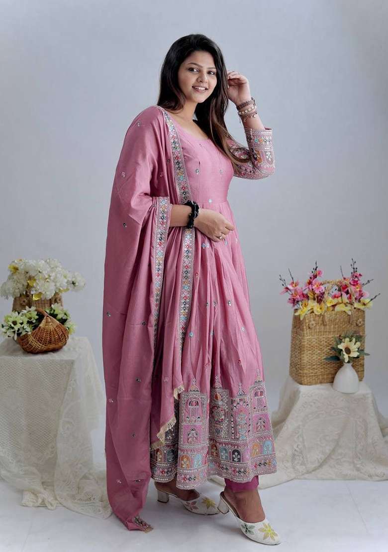 Gajri Pink Embroidery Chinon Kurta Set - Indya