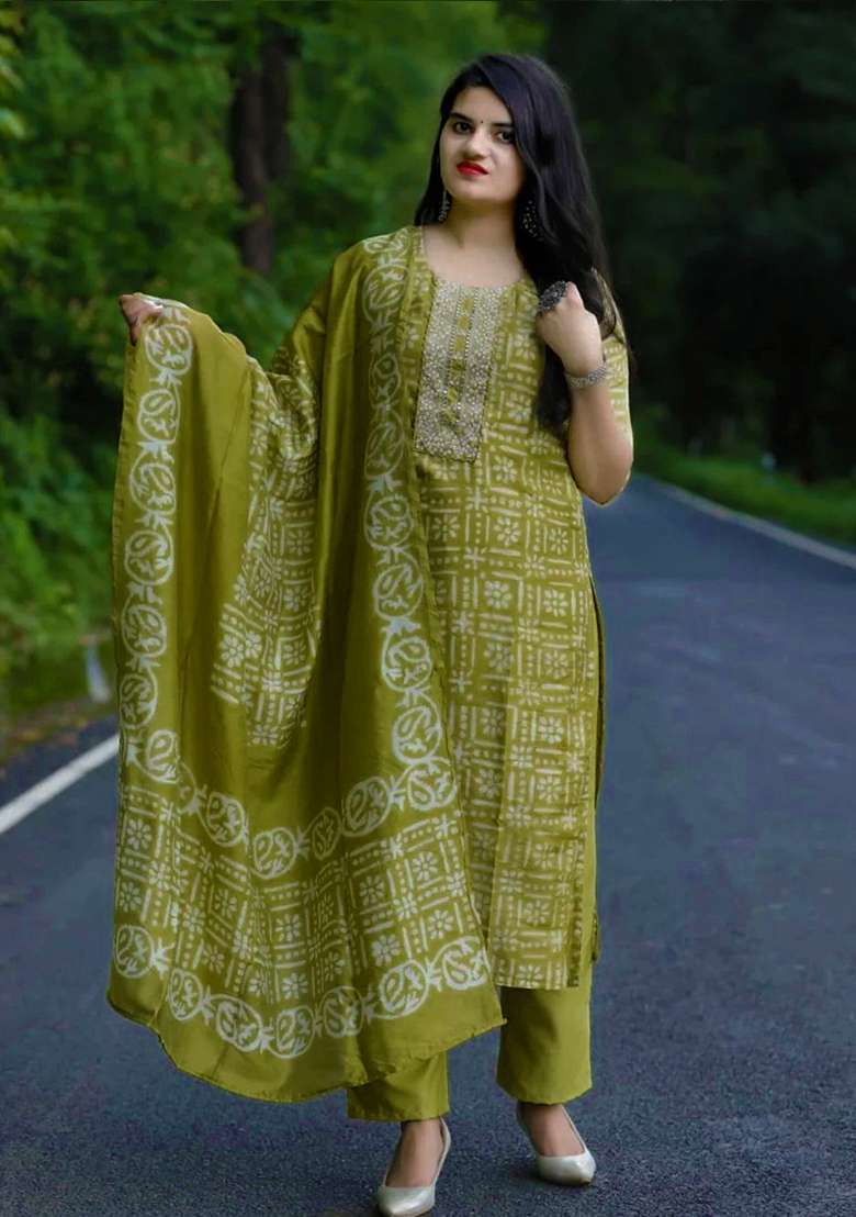 Green Embroidery Viscose Kurta Set - Indya