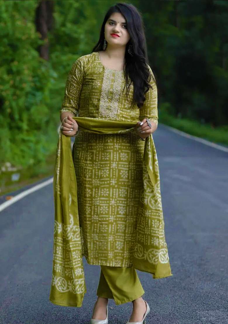 Green Embroidery Viscose Kurta Set - Indya