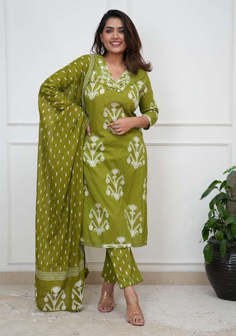 Green Embroidery Viscose Kurta Set - Indya