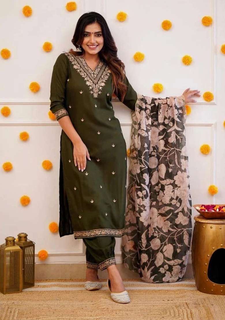 Green Embroidery Viscose Kurta Set - Indya