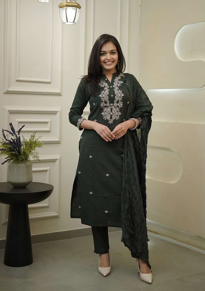 Green Embroidery Rayon Kurta Set - Indya