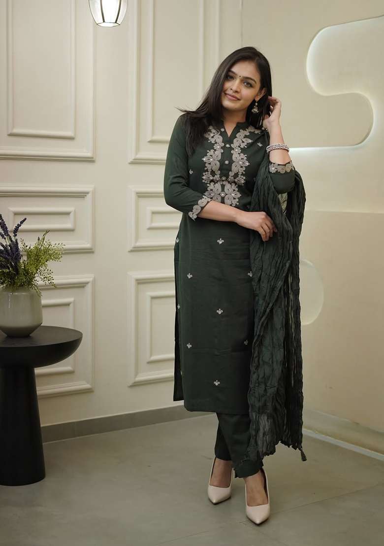 Green Embroidery Rayon Kurta Set - Indya