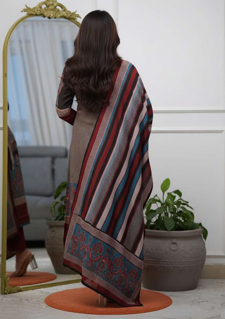 Black Embroidery Rayon Kurta Set - Indya
