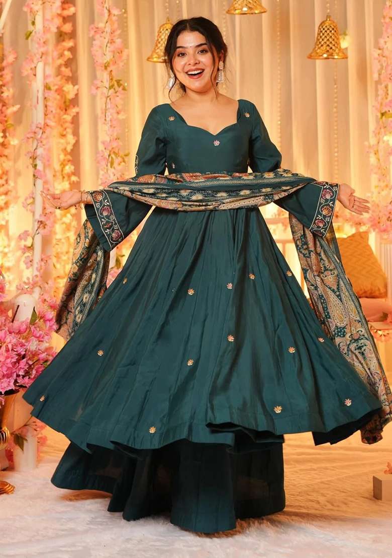 Blue Embroidery Chanderi Kurta Set - Indya