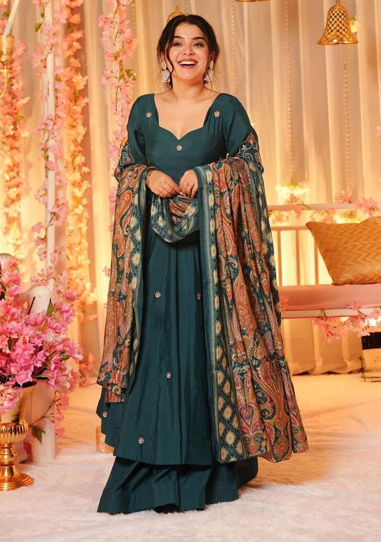 Blue Embroidery Chanderi Kurta Set - Indya