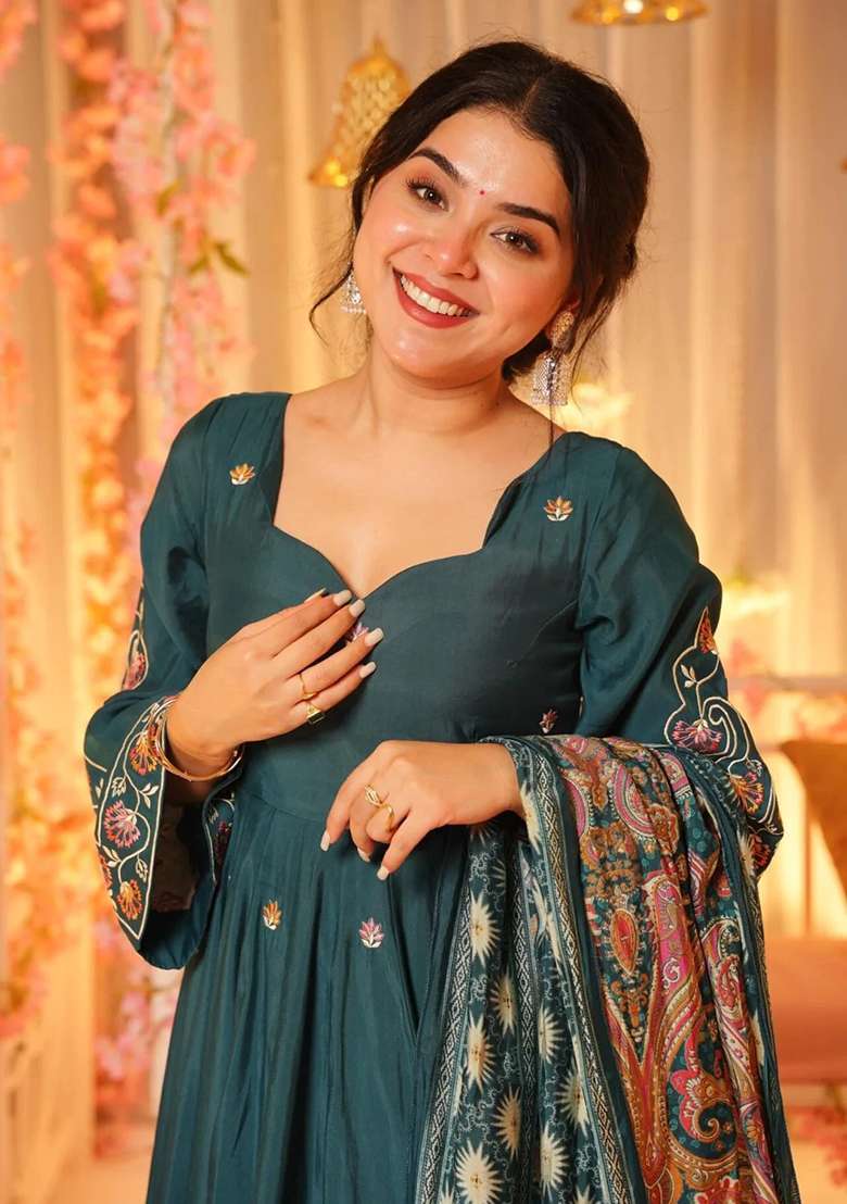 Blue Embroidery Chanderi Kurta Set - Indya