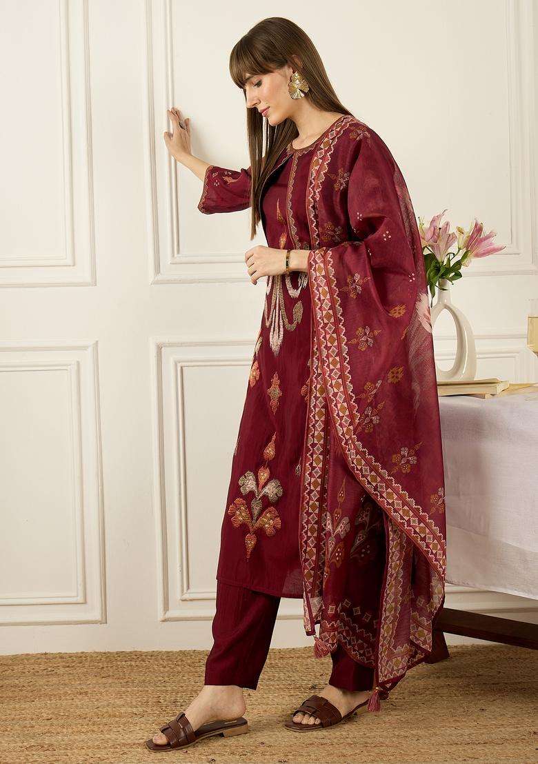 Maroon Embroidery Silk Blend Kurta Set - Indya