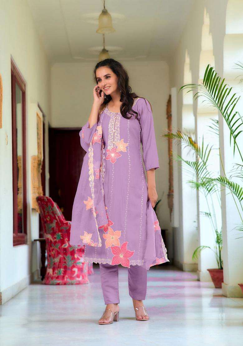 Lavender Embroidered Chanderi Straight Kurta Set - Indya