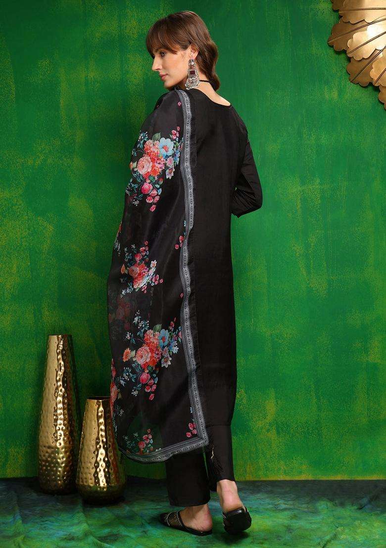 Black Embroidered Chanderi Straight Kurta Set - Indya