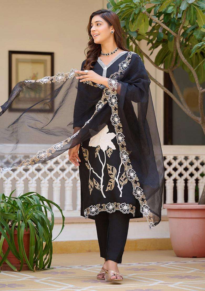 Black Embroidered Chanderi Straight Kurta Set - Indya