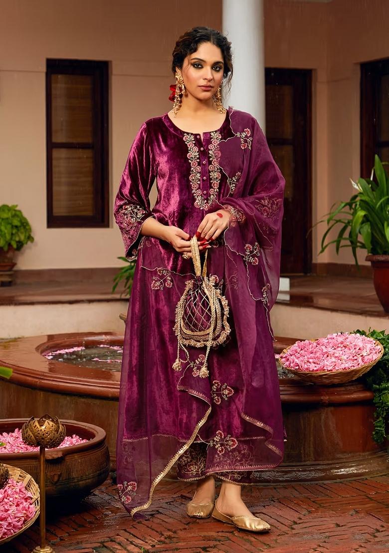 Maroon Embroidery Velvet Kurta Set - Indya