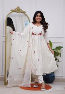 Off White Embroidery Chanderi Kurta Set