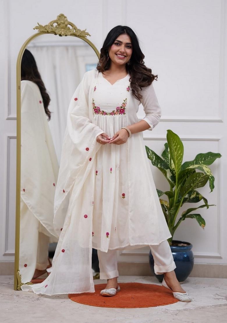 Off White Embroidery Chanderi Kurta Set - Indya