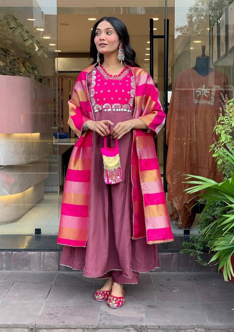 Mauve Embroidery Silk Kurta Set - Indya