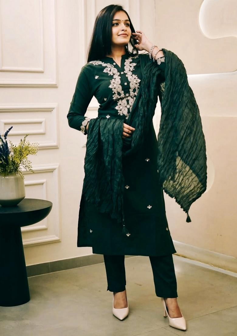 Green Embroidery Cotton Kurta Set - Indya