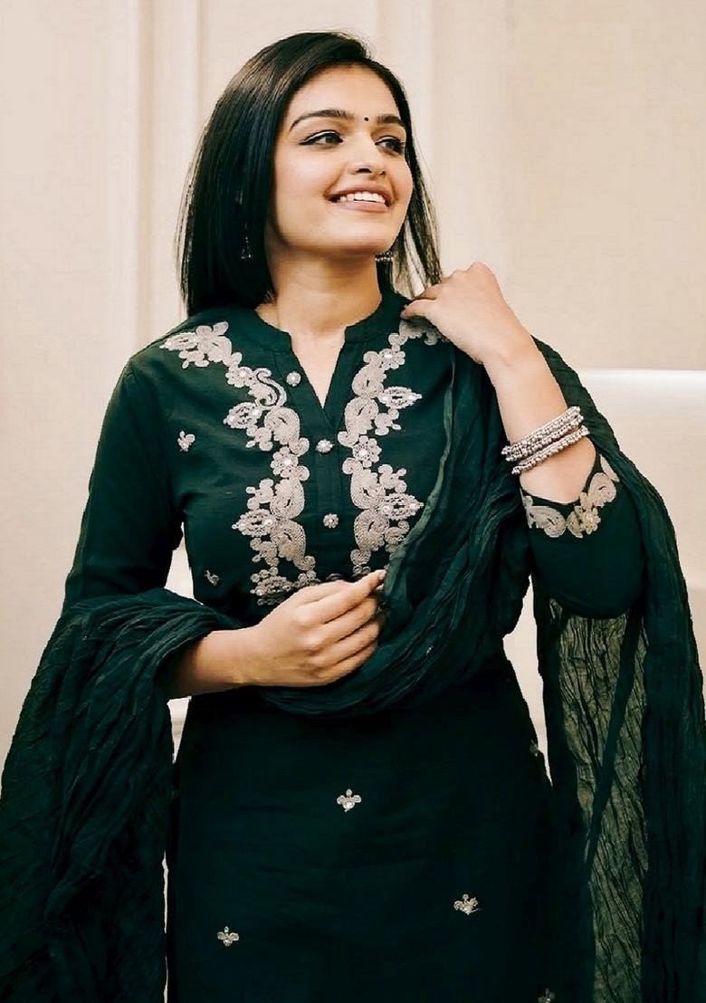 Green Embroidery Cotton Kurta Set - Indya