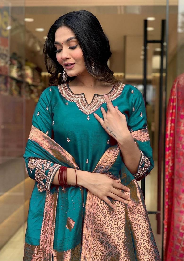 Green Embroidery Cotton Kurta Set - Indya