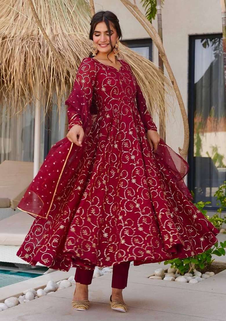 Red Embroidered Georgette Kurta Set - Indya