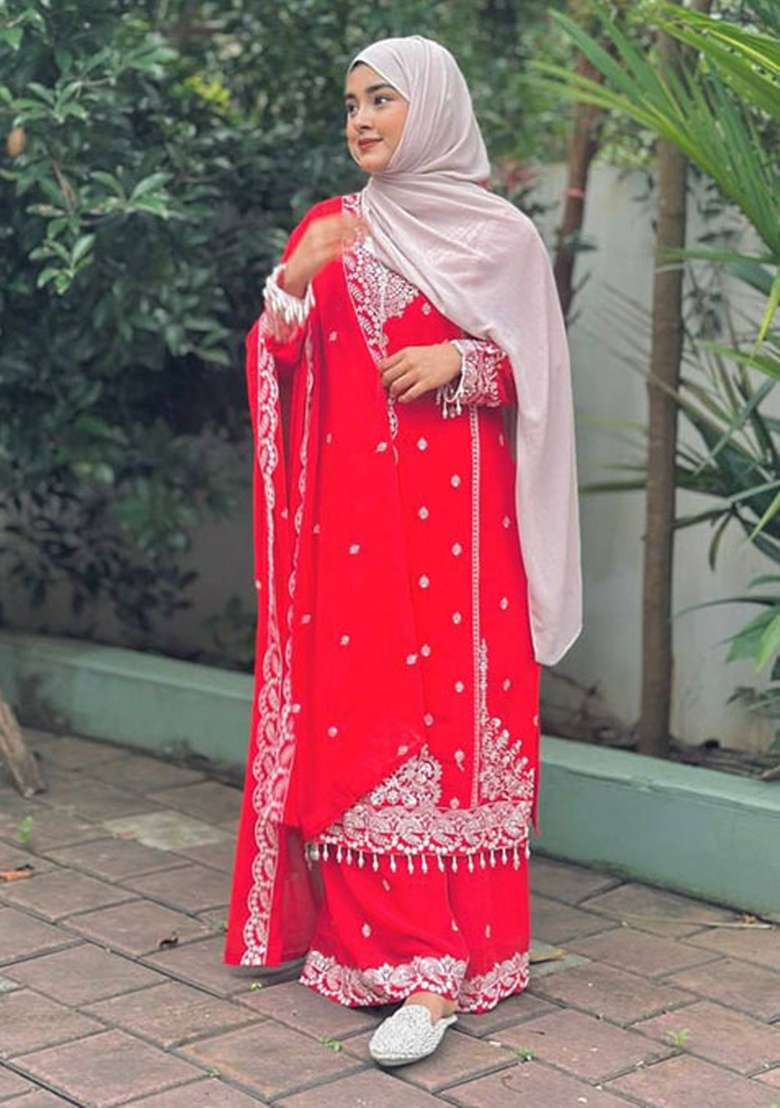 Red Embroidered Georgette Pakistani Suit Set - Indya
