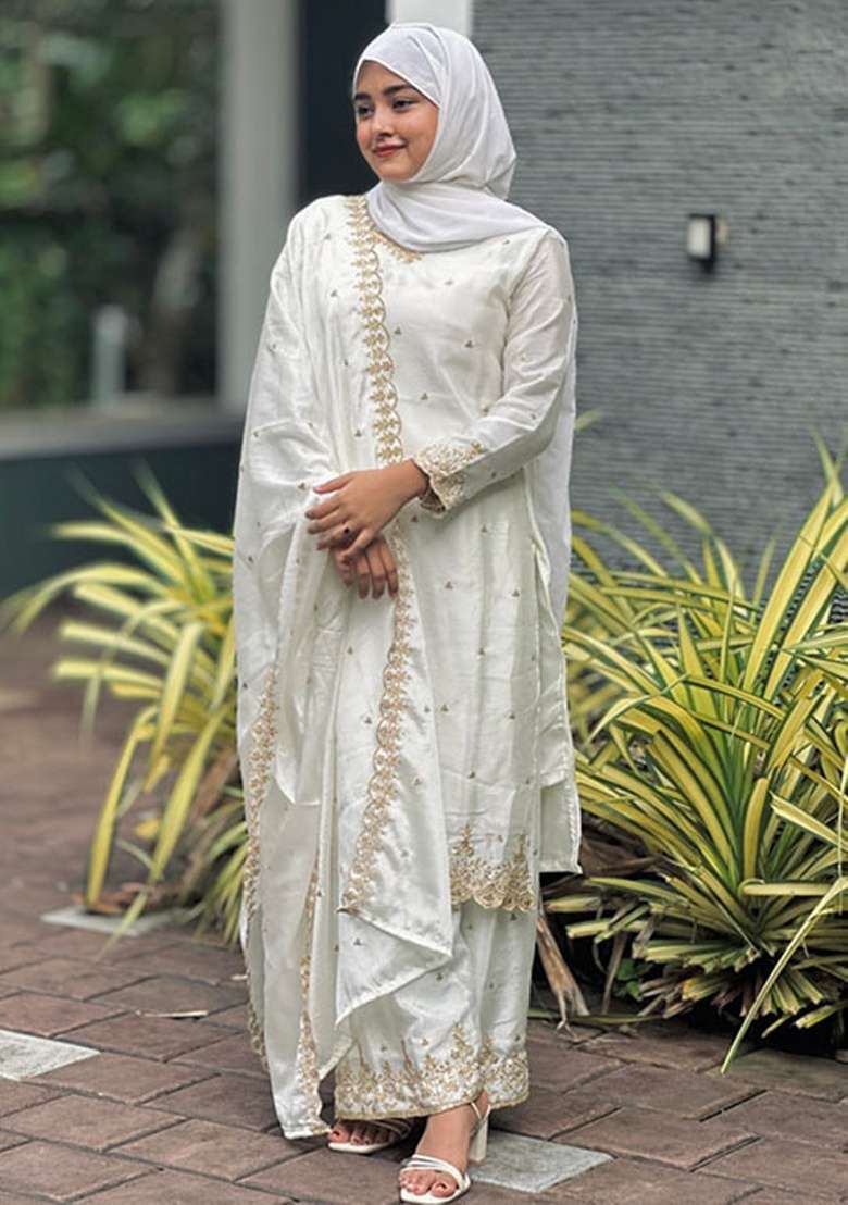 White Embroidered Silk Blend Pakistani Suit Set - Indya