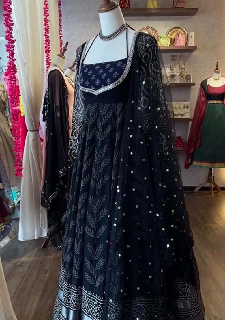 Black Embroidery Crepe Kurta Set - Indya