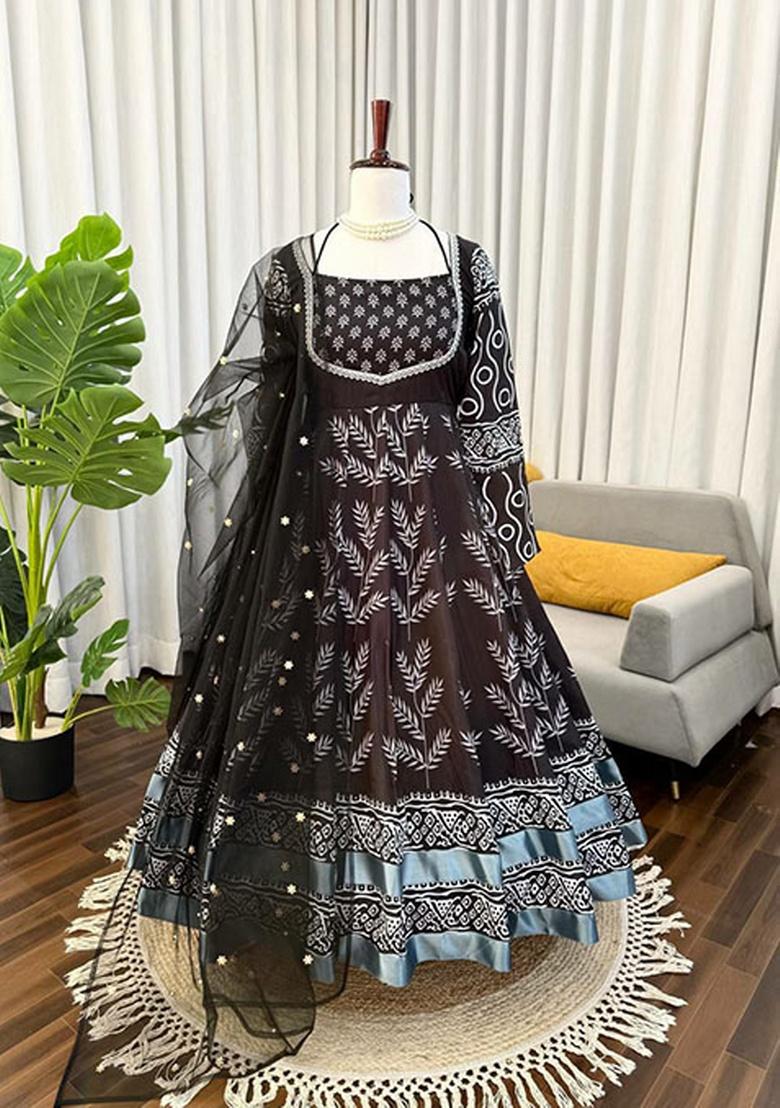 Black Embroidery Crepe Kurta Set - Indya