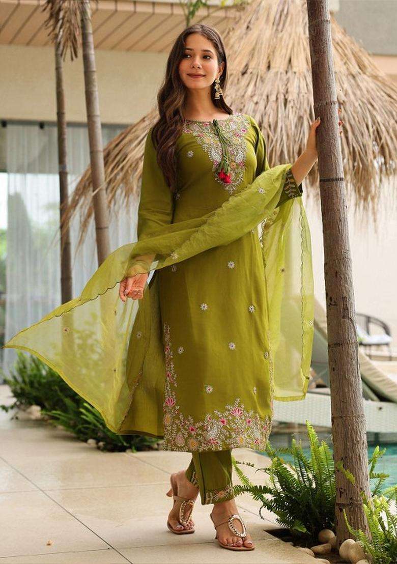Green Embroidered Rayon Kurta Set - Indya