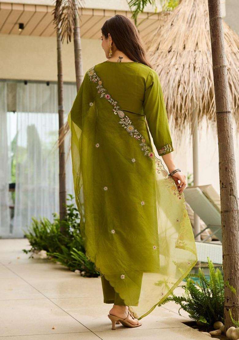 Green Embroidered Rayon Kurta Set - Indya