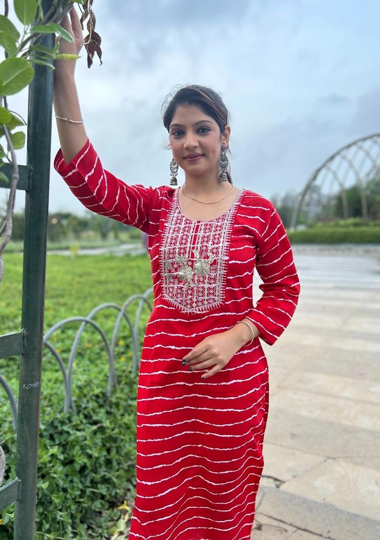 Red Embroidered Rayon Kurta - Indya