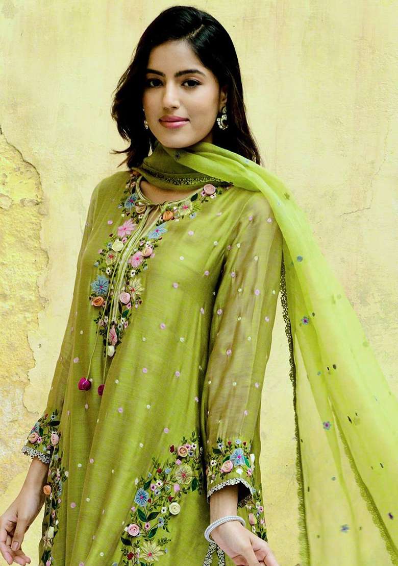 Green Embroidery Georgette Kurta Set - Indya