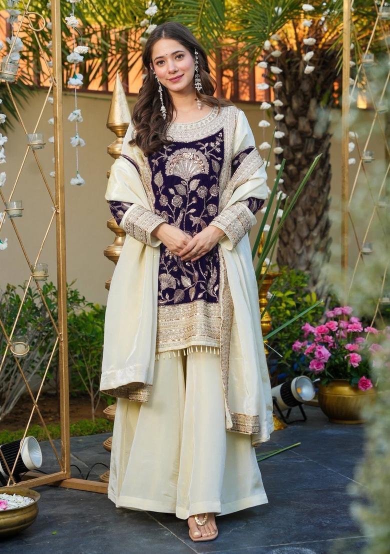 Off White Embroidery Velvet Kurta Set - Indya