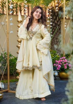 Off White Embroidery Crepe Kurta Set