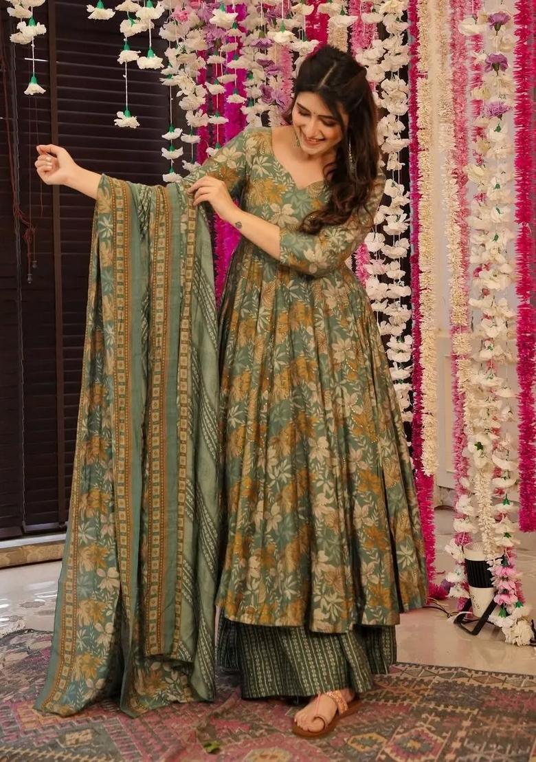 Green Embroidery Crepe Kurta Set - Indya