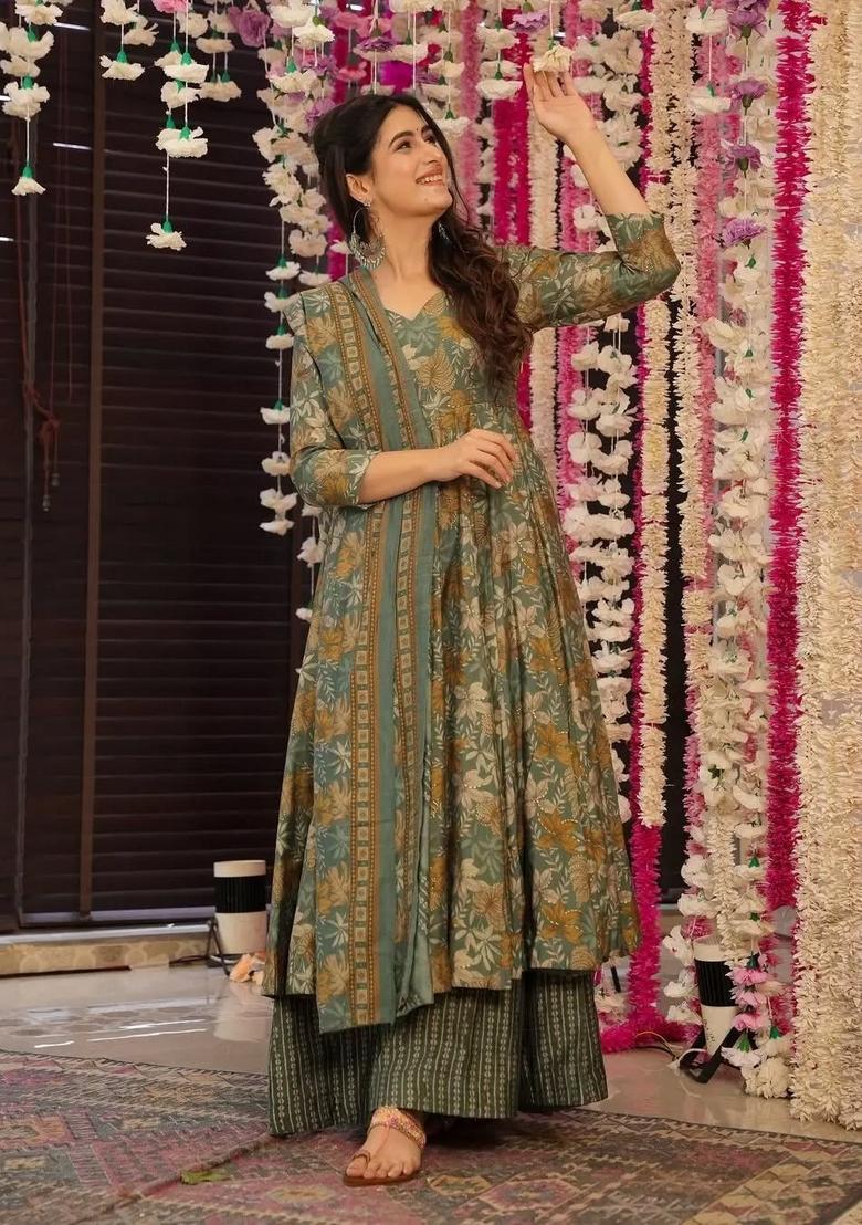 Green Embroidery Crepe Kurta Set - Indya