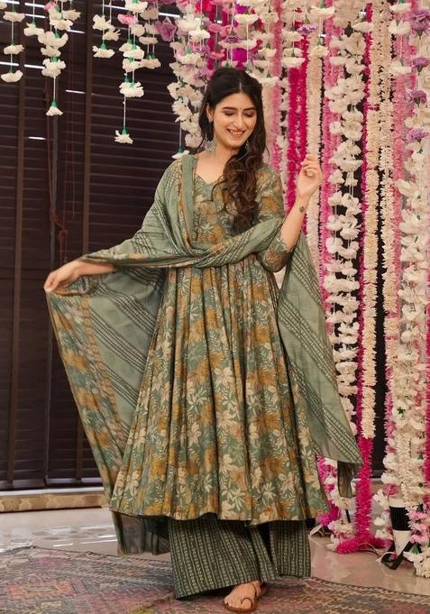 Green Embroidery Crepe Kurta Set