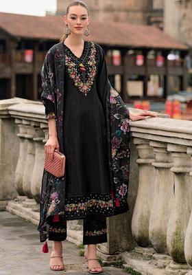 Black Embroidery Crepe Kurta Set