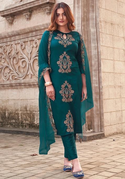 Cerulean Embroidery Crepe Kurta Set
