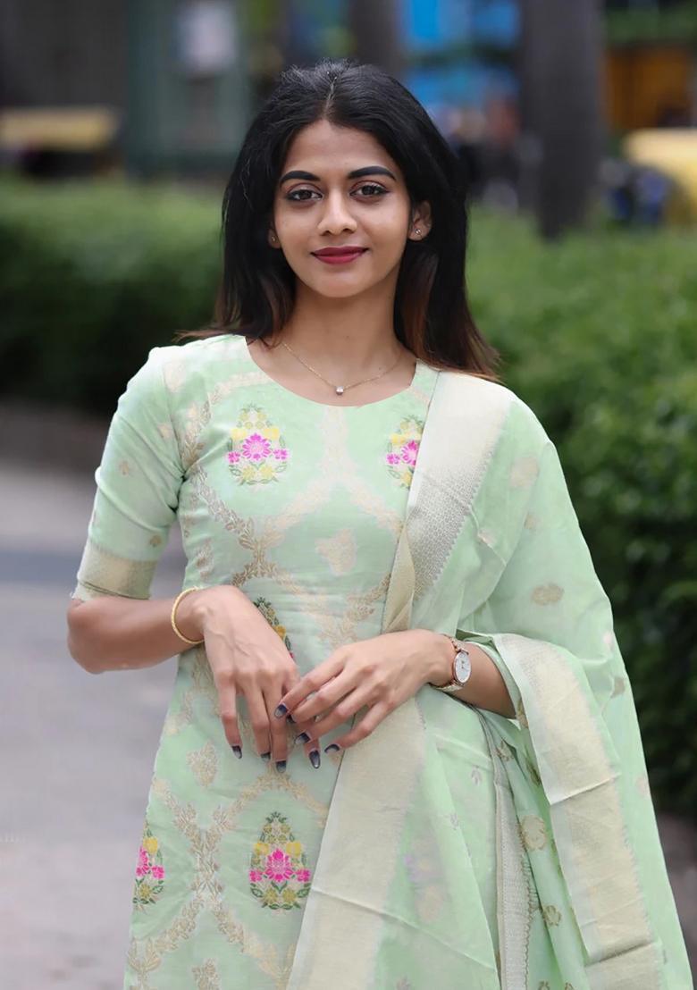 Pista Embroidery Crepe Kurta Set - Indya