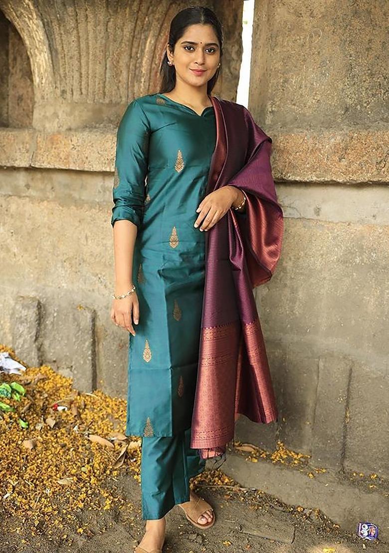 Blue Embroidery Crepe Kurta Set - Indya